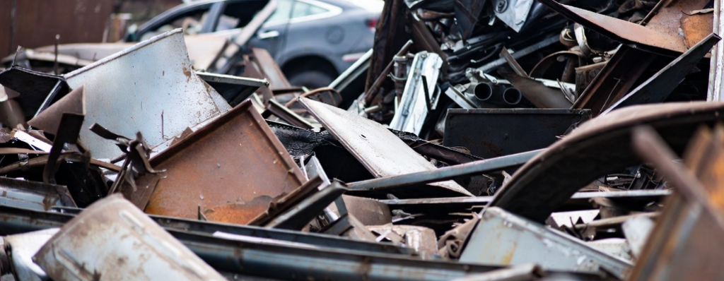 金属スクラップ関連株とは?鉄・非鉄リサイクルが注目される理由